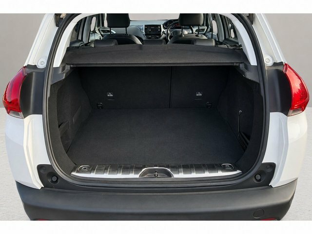 Peugeot 2008 1.6 Turbo Blue Hdi Allure Edition White #6