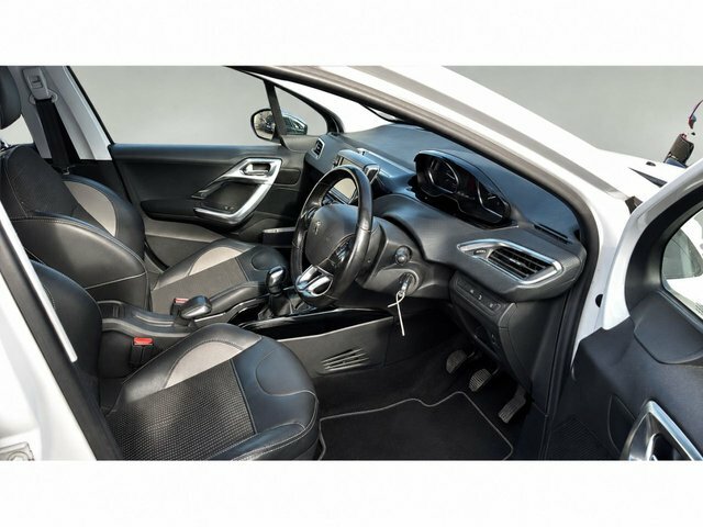 Peugeot 2008 1.6 Turbo Blue Hdi Allure Edition White #2
