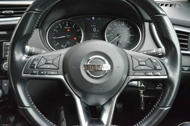 Nissan Qashqai Dig-t Acenta Premium Suv LO69LXS Black #6