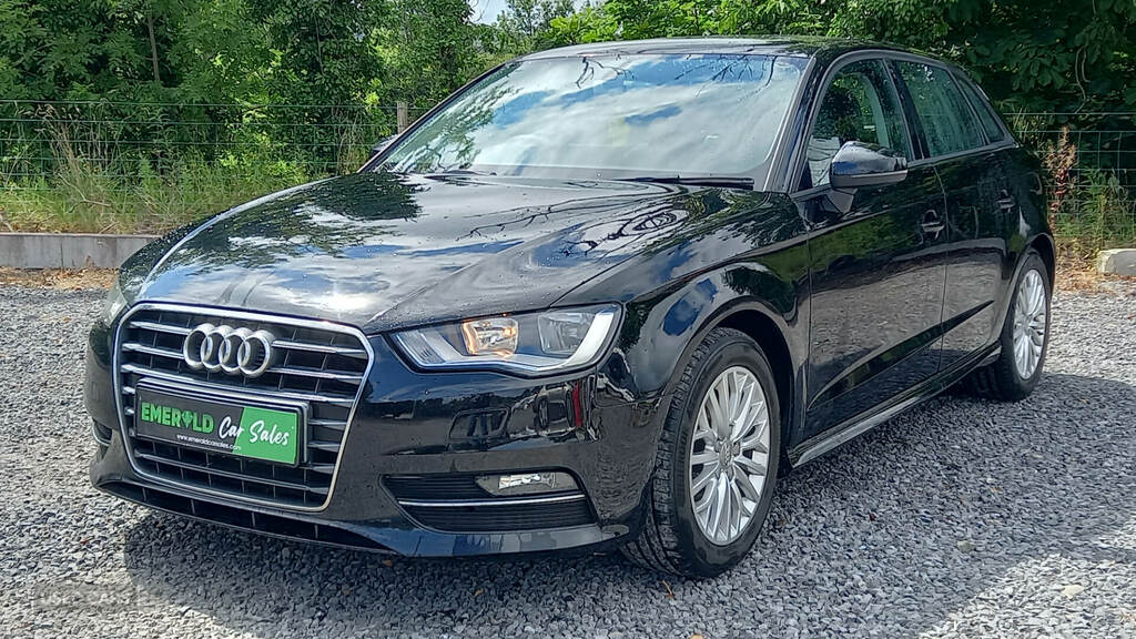 Audi A3 1.6 Tdi Ultra 110 Se Technik Black #3