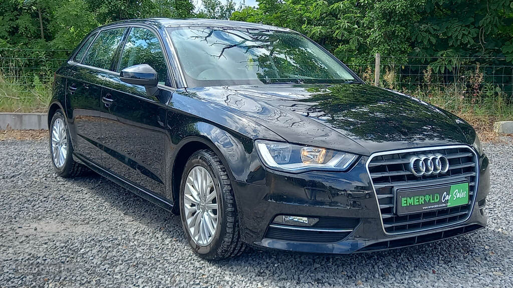 Audi A3 1.6 Tdi Ultra 110 Se Technik Black