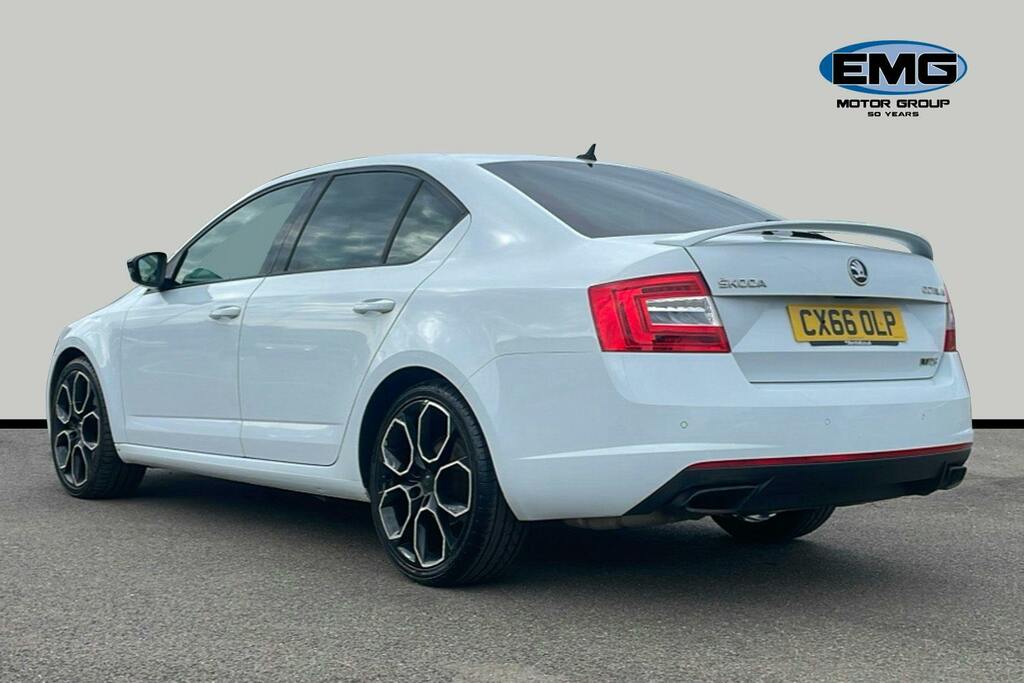 Skoda Octavia 2.0 Tsi Vrs 230 Hatchback Ss White #4