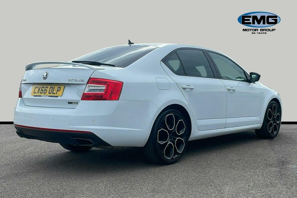 Skoda Octavia 2.0 Tsi Vrs 230 Hatchback Ss White #6