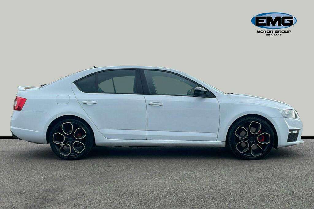 Skoda Octavia 2.0 Tsi Vrs 230 Hatchback Ss White #3
