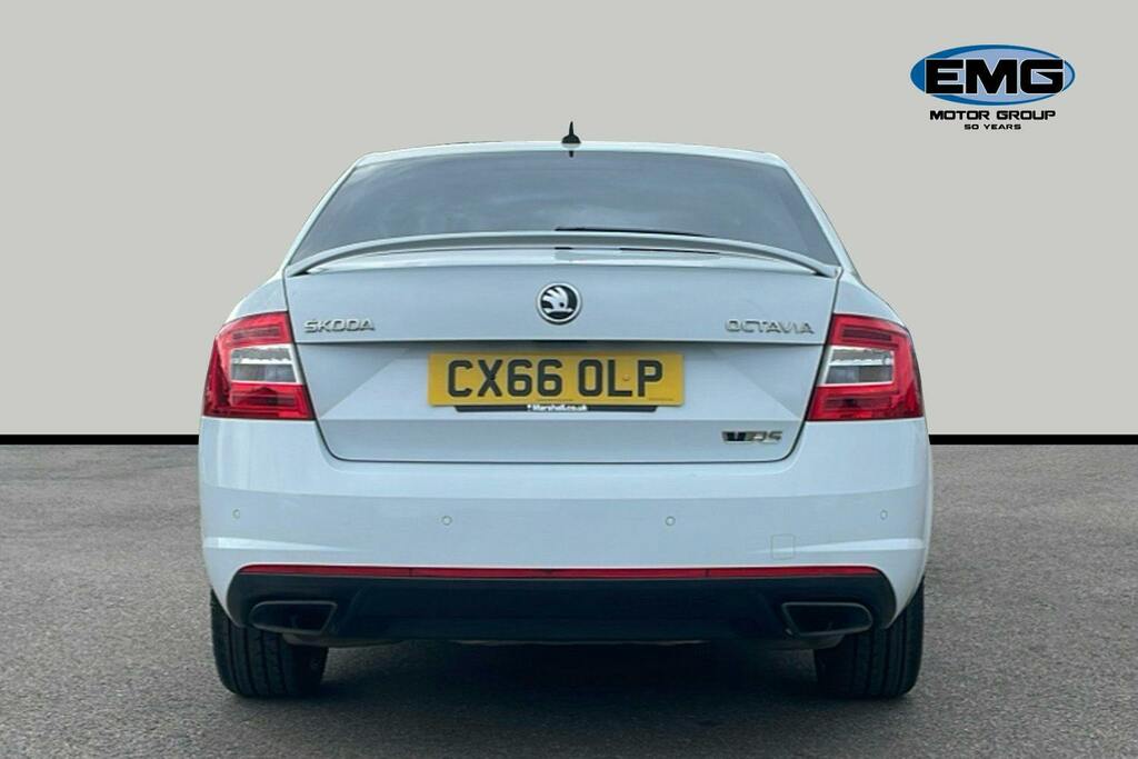 Skoda Octavia 2.0 Tsi Vrs 230 Hatchback Ss White #5