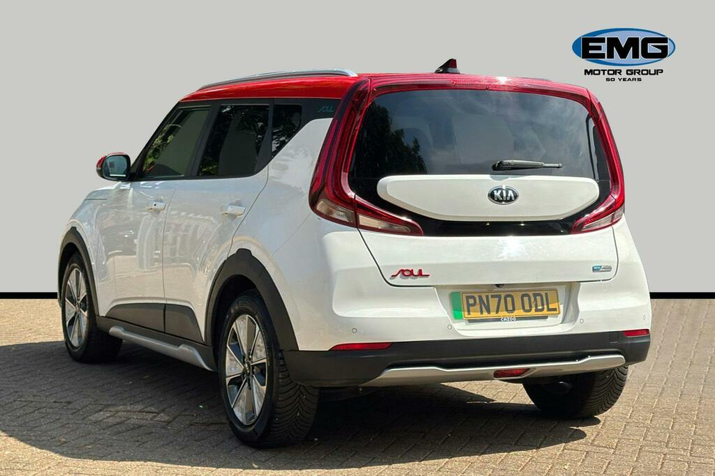 Kia Soul 64Kwh First Edition Suv White #4