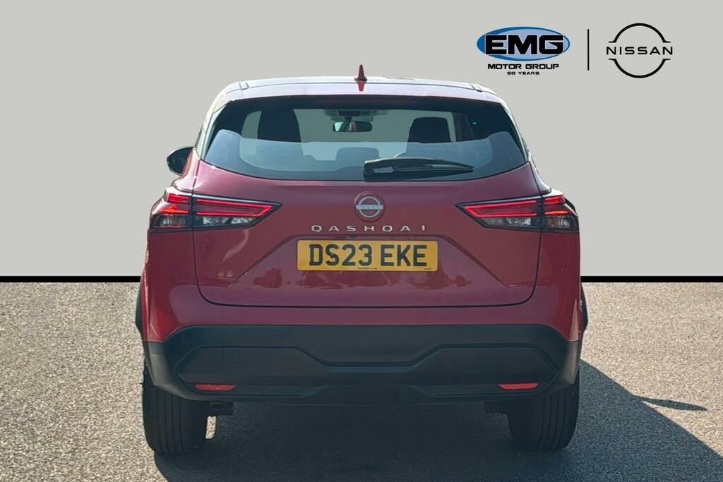 Nissan Qashqai 1.3 Dig T Mhev Acenta Premium Suv Hybri DS23EKE Red #5