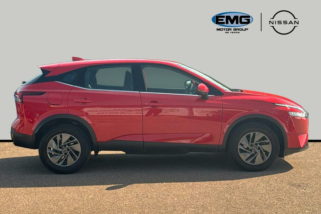 Nissan Qashqai 1.3 Dig T Mhev Acenta Premium Suv Hybri DS23EKE Red #3
