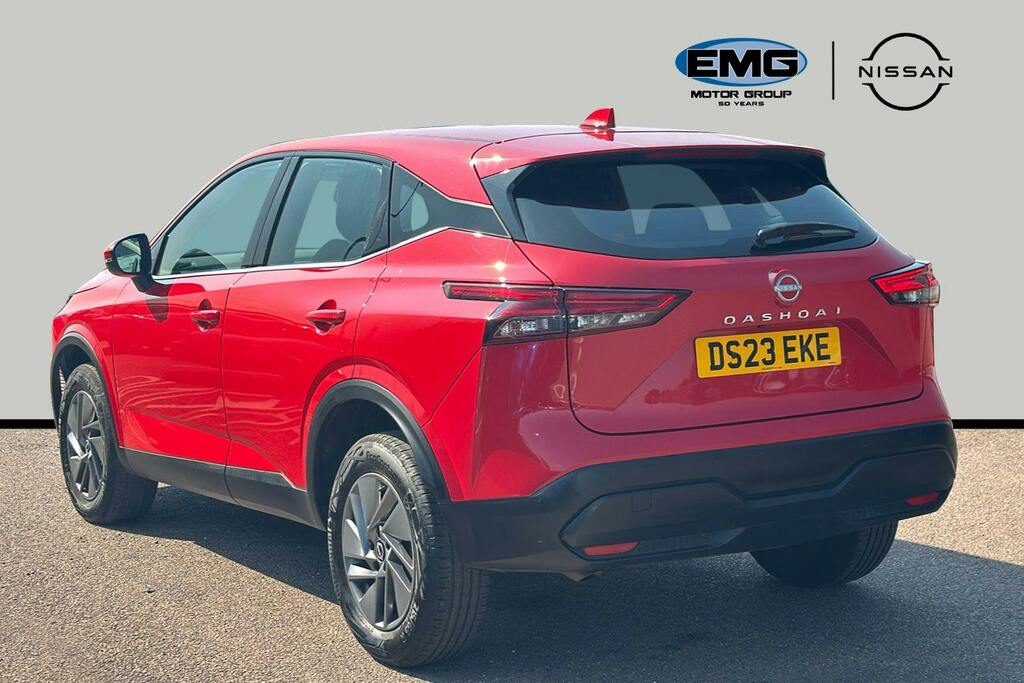 Nissan Qashqai 1.3 Dig T Mhev Acenta Premium Suv Hybri DS23EKE Red #4