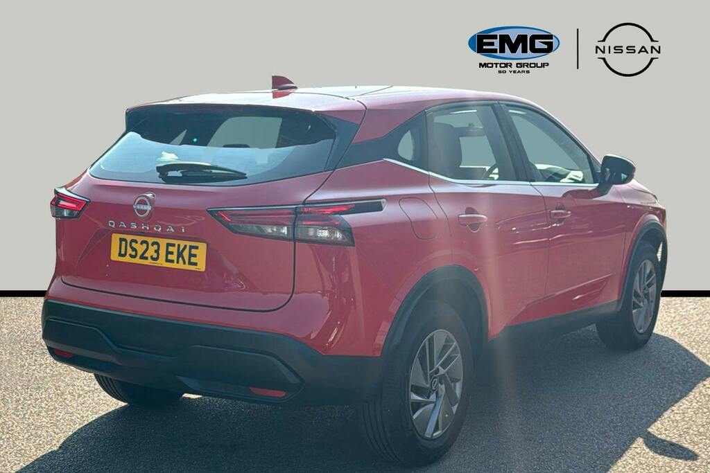 Nissan Qashqai 1.3 Dig T Mhev Acenta Premium Suv Hybri DS23EKE Red #6