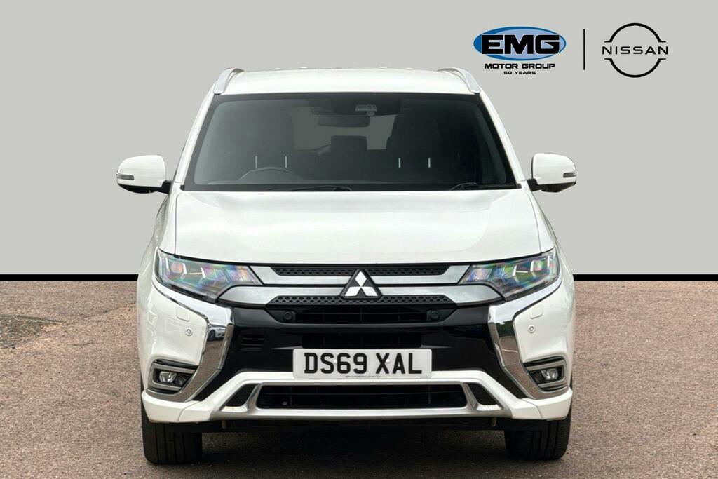 Mitsubishi Outlander 2.4H Twinmotor 13.8Kwh Exceed Safety Suv Petro White #2