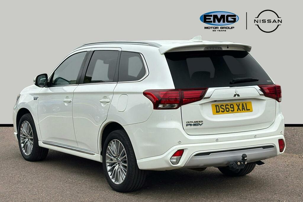 Mitsubishi Outlander 2.4H Twinmotor 13.8Kwh Exceed Safety Suv Petro White #4
