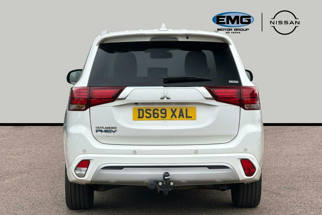 Mitsubishi Outlander 2.4H Twinmotor 13.8Kwh Exceed Safety Suv Petro White #5
