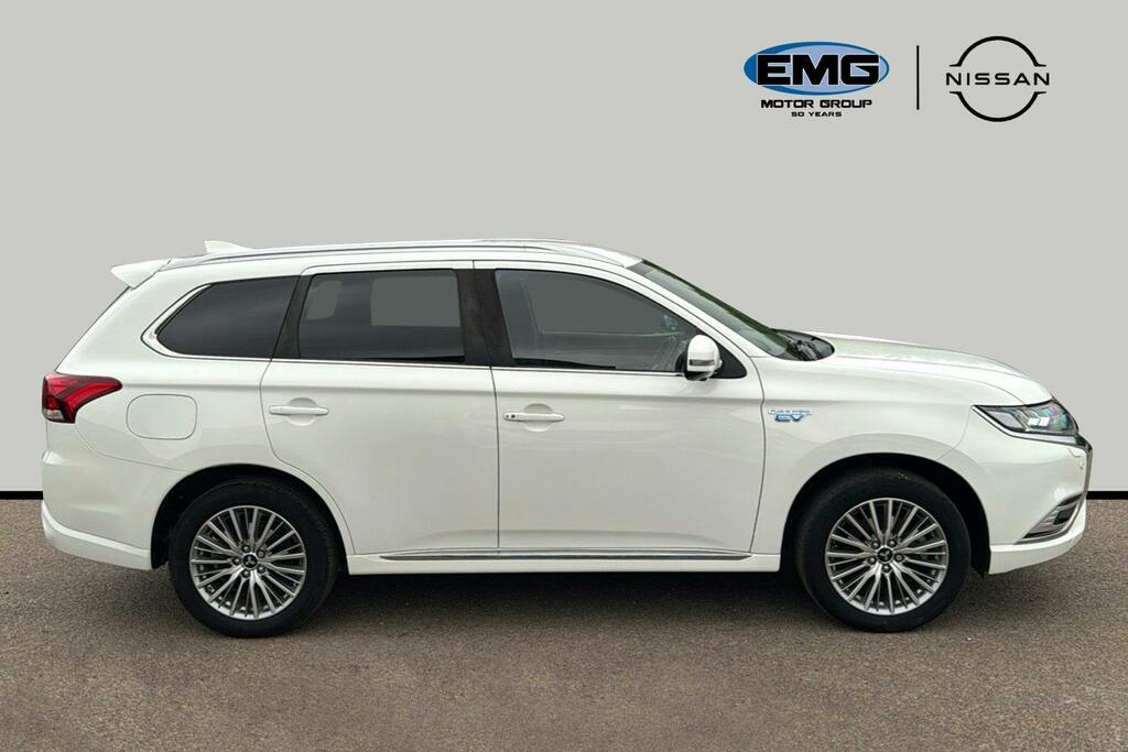 Mitsubishi Outlander 2.4H Twinmotor 13.8Kwh Exceed Safety Suv Petro White #3