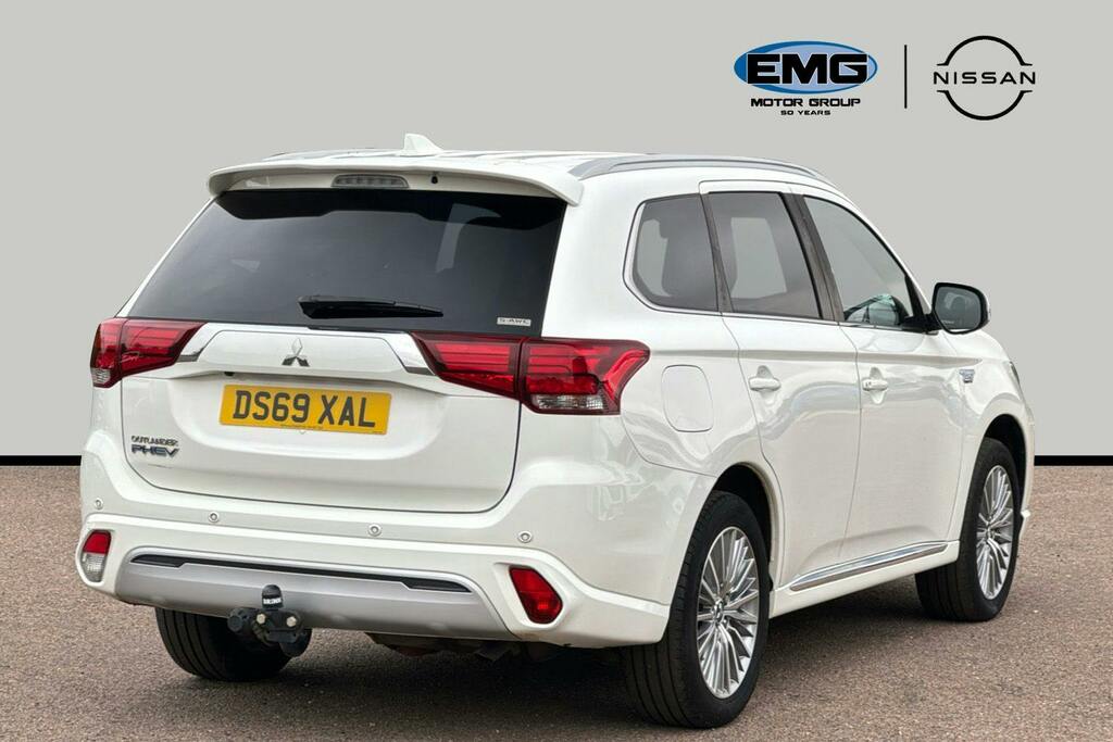 Mitsubishi Outlander 2.4H Twinmotor 13.8Kwh Exceed Safety Suv Petro White #6