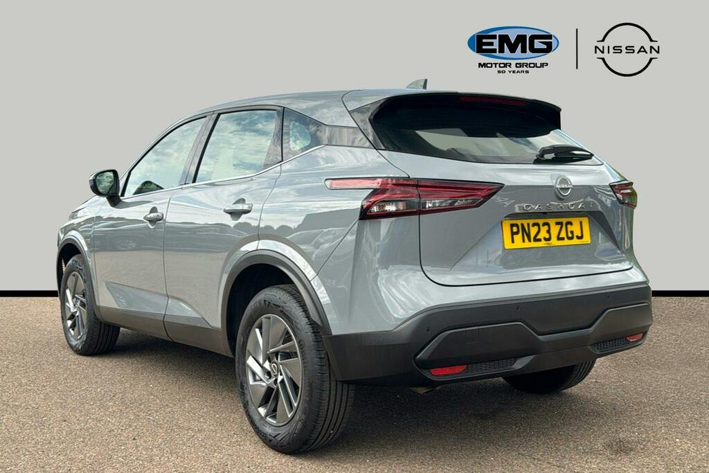 Nissan Qashqai 1.3 Dig T Mhev Acenta Premium Suv Hybri PN23ZGJ Grey #4