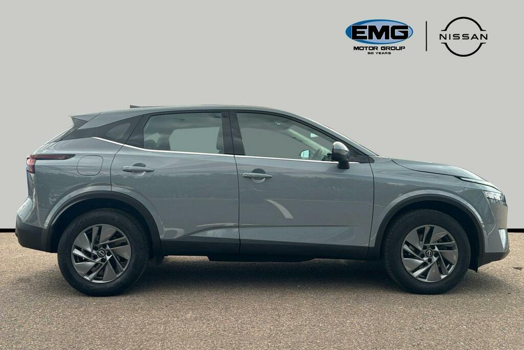 Nissan Qashqai 1.3 Dig T Mhev Acenta Premium Suv Hybri PN23ZGJ Grey #3