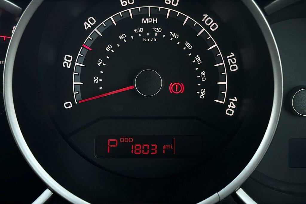 Kia Venga 1.6 4 6 2018 Red #14