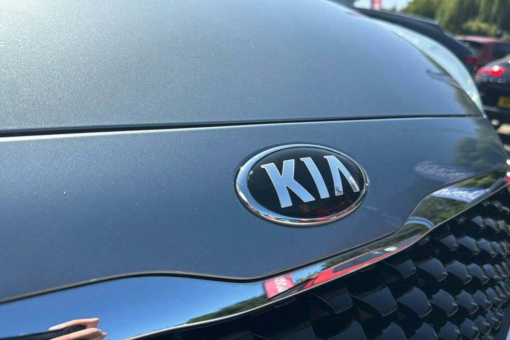 Kia Venga 1.6 4 6 2018 Red #24