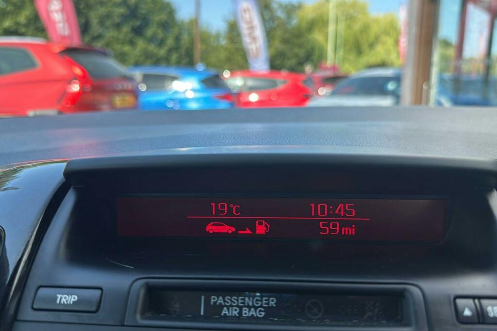 Kia Venga 1.6 4 6 2018 Red #44