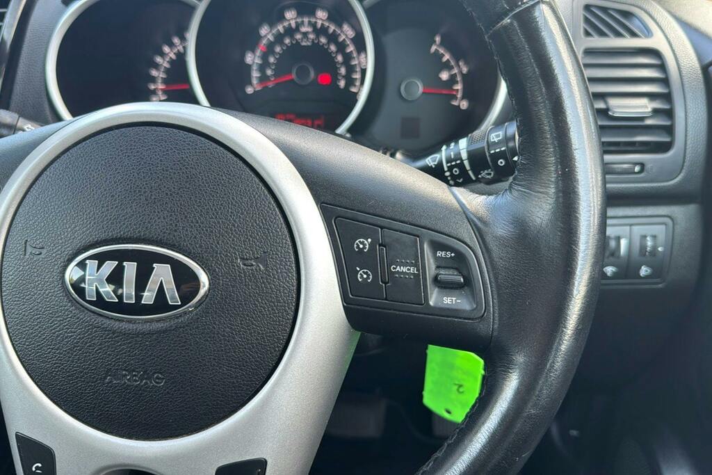 Kia Venga 1.6 4 6 2018 Red #17