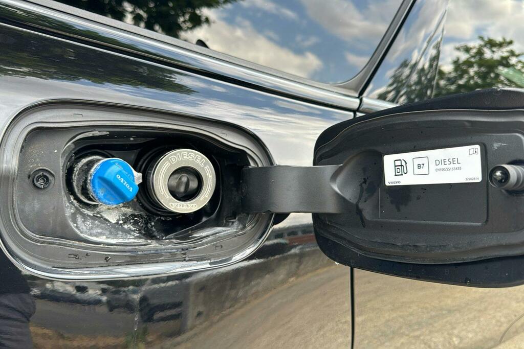 Volvo V90 2.0 D4 R-design Plus 188 Bhp Silver #44