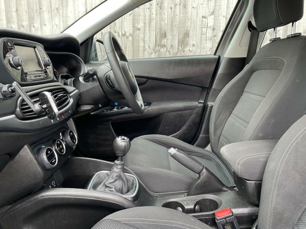 Fiat Tipo 1.6 Multijet Easy Plus 118 Bhp Red #30