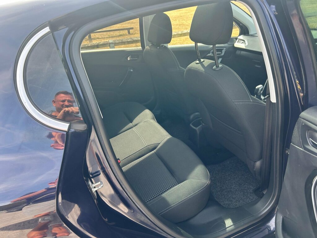 Peugeot 208  Black #31