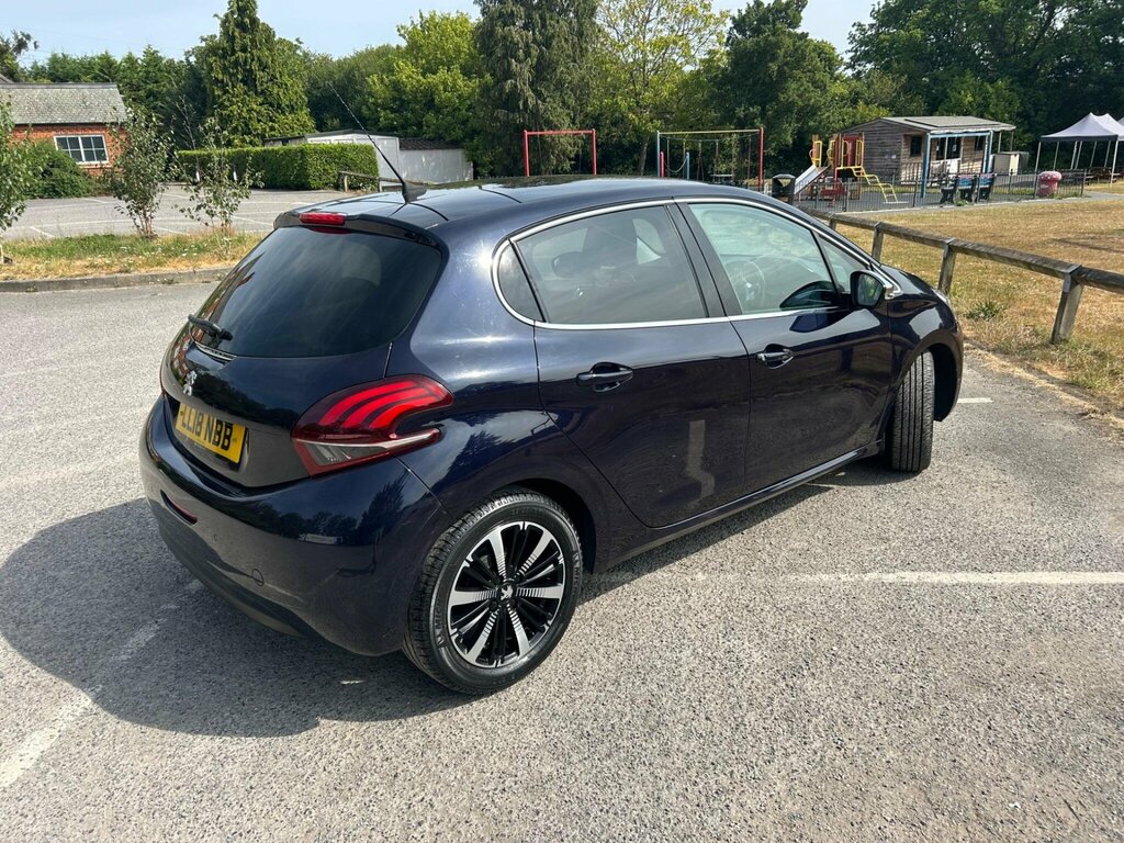Peugeot 208  Black #19