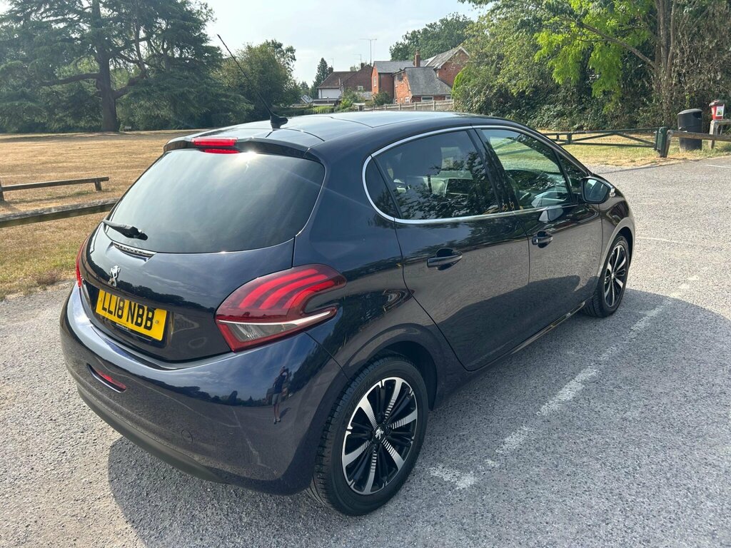 Peugeot 208  Black #22