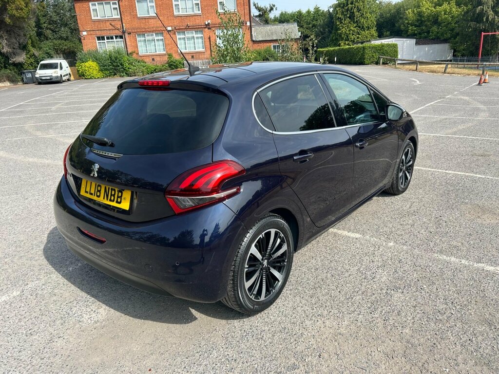 Peugeot 208  Black #24