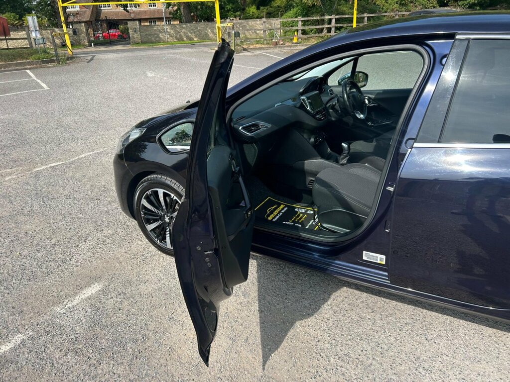 Peugeot 208  Black #28