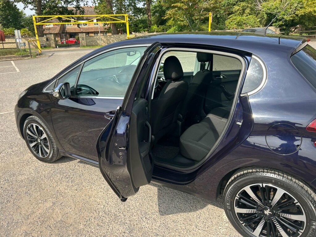 Peugeot 208  Black #46