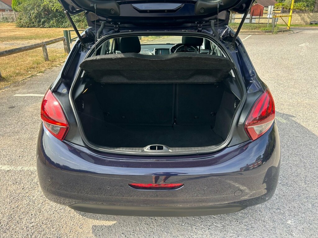 Peugeot 208  Black #42