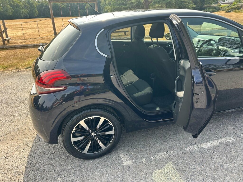 Peugeot 208  Black #21