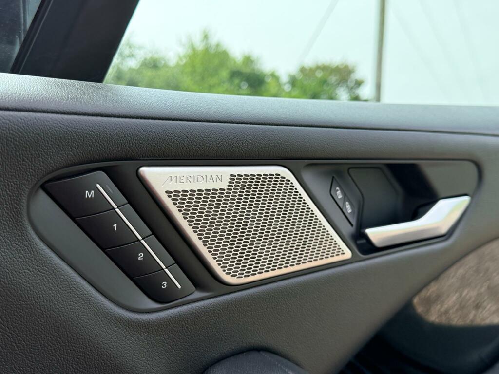 Jaguar I-Pace Se White #42