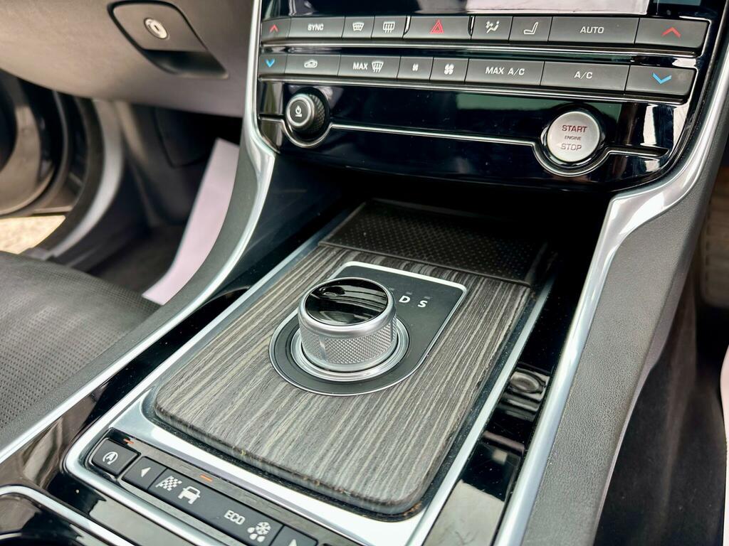 Jaguar XE Saloon 2.0 Se Euro 6 Ulez Free 201565 Black #13