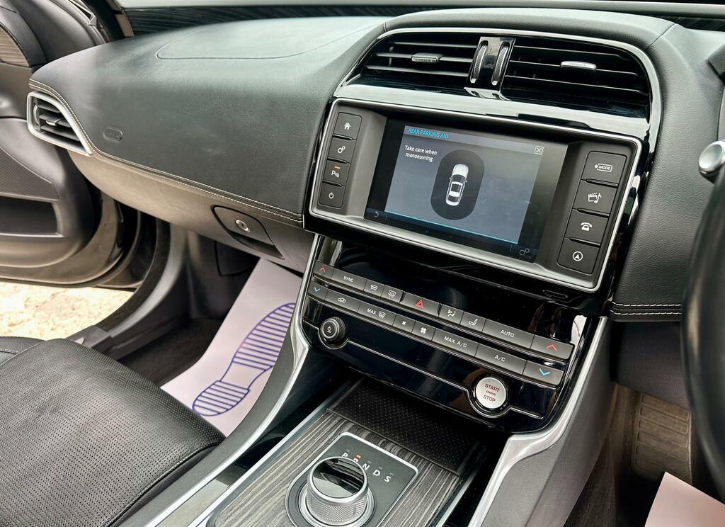 Jaguar XE Saloon 2.0 Se Euro 6 Ulez Free 201565 Black #12