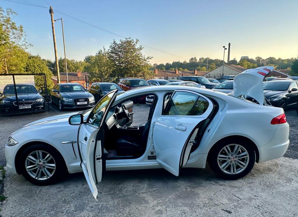 Jaguar XF Luxury White #2