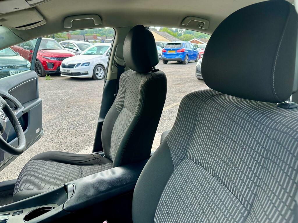 Toyota Avensis 1.8 V-matic Tr Saloon Euro 4 14 Black #19