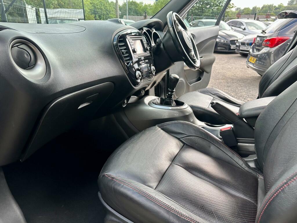 Nissan Juke Tekna Red #8