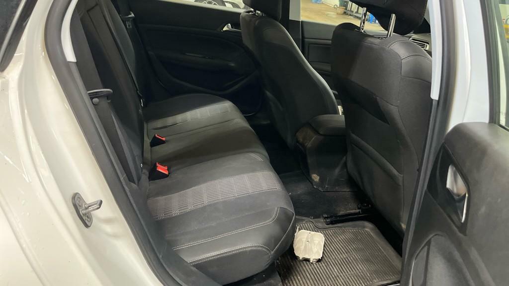 Peugeot 308 SW Allure White #9