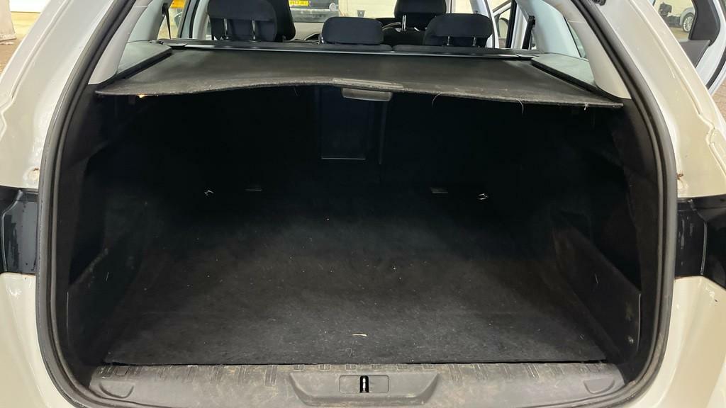 Peugeot 308 SW Allure White #8