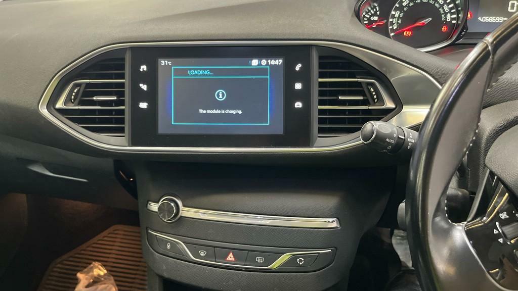 Peugeot 308 SW Allure White #10