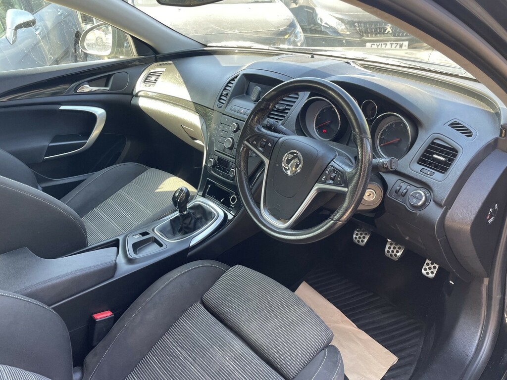Vauxhall Insignia Hatchback White #9