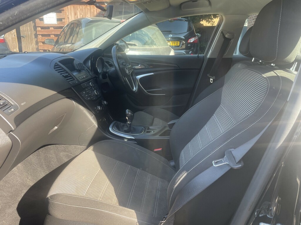 Vauxhall Insignia Hatchback White #8