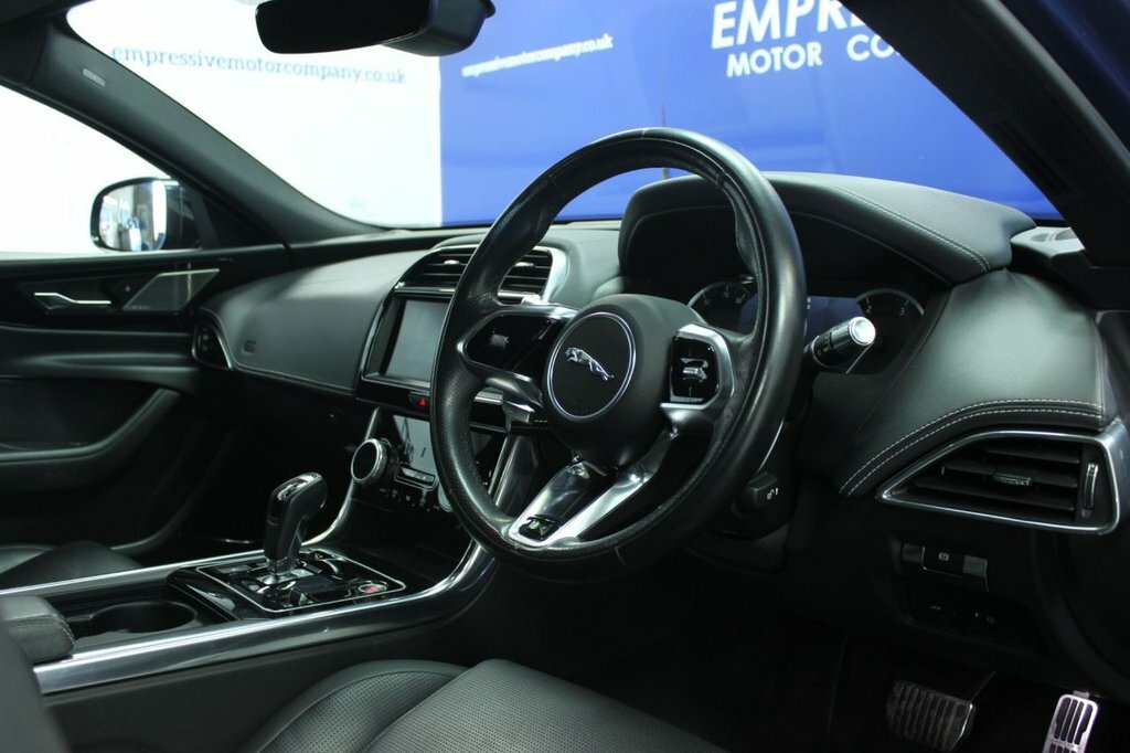 Jaguar XE 2L R-dynamic Black Blue #5