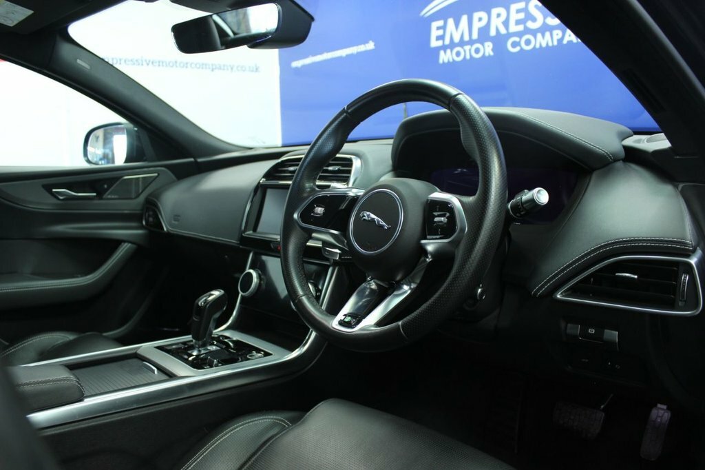 Jaguar XE 2L R-dynamic Hse LA19TXK Black #5