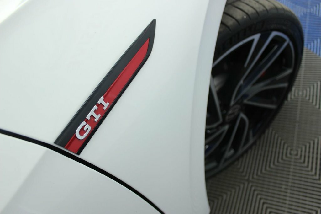 Volkswagen Golf 2L Gti VA21DJX White #2