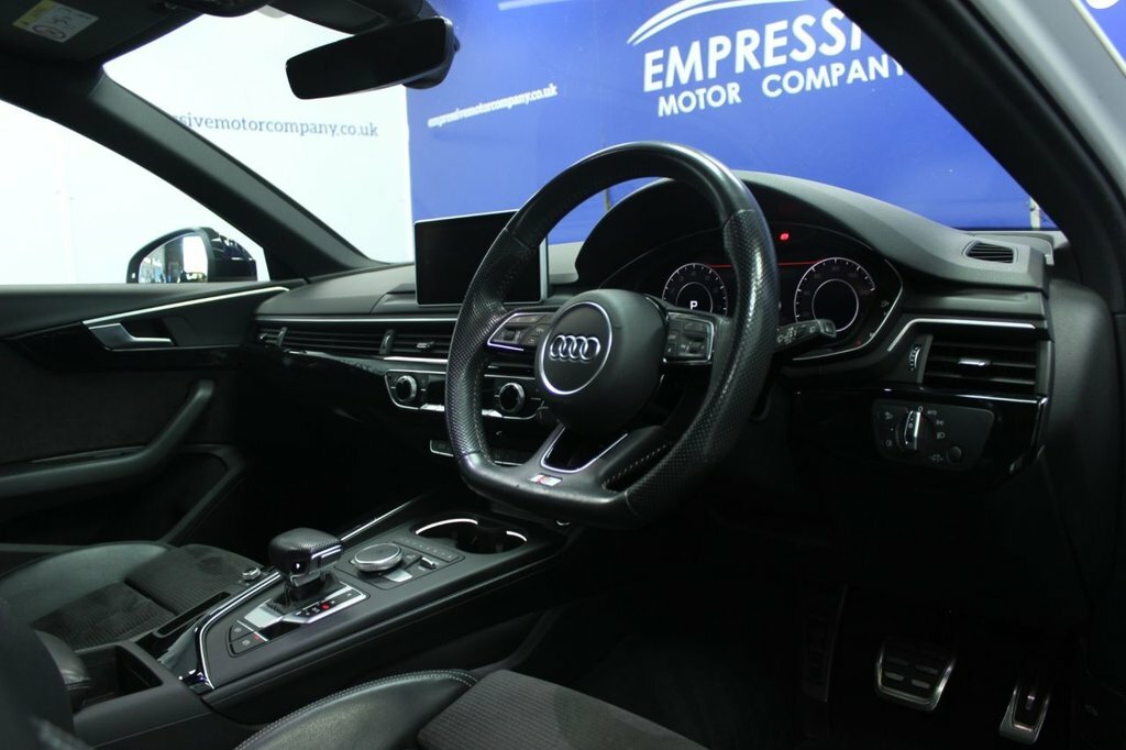 Audi A4 Avant 2L Black Edition White #4